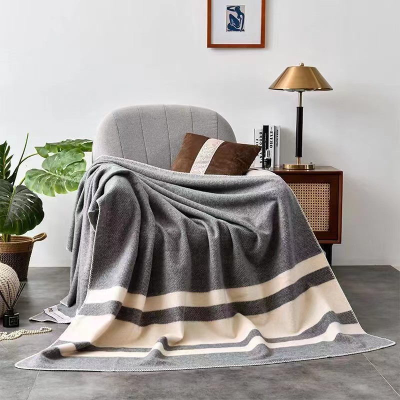 Hongyang Factory Direct Sales – Australian Pure Wool Winter Quilt, Office Blanket, Air Conditioning Blanket, Student Dormitory Mattress Pad